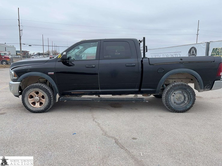 2016-dodge-2500-image-8