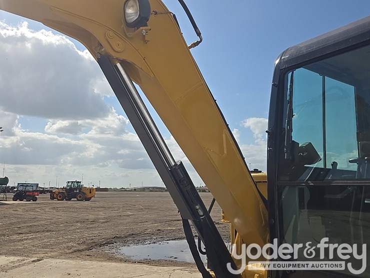 2018-caterpillar-305.5-image-35