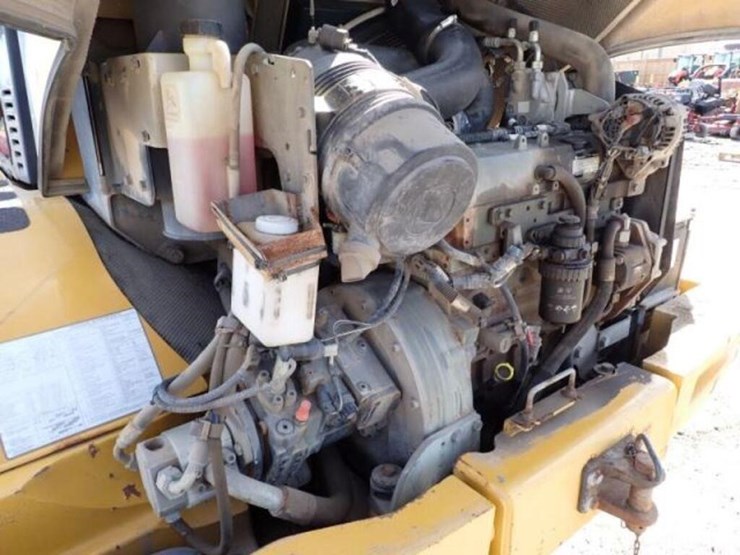 2014-deere-324j-image-53