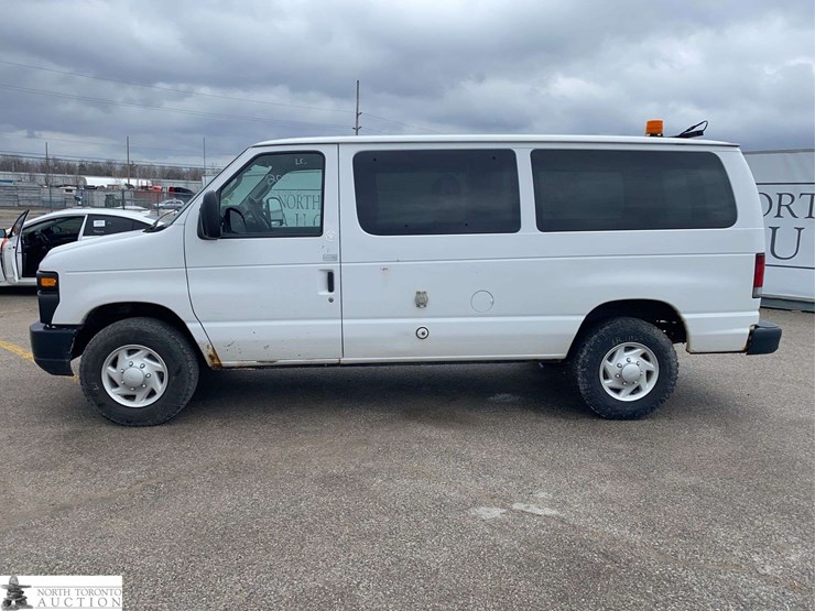 2009-ford-cargo-image-3