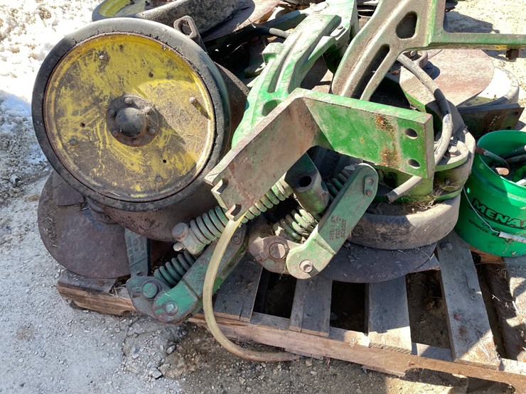 #3956-•-(12)-john-deere-single-disc-culters-image-22