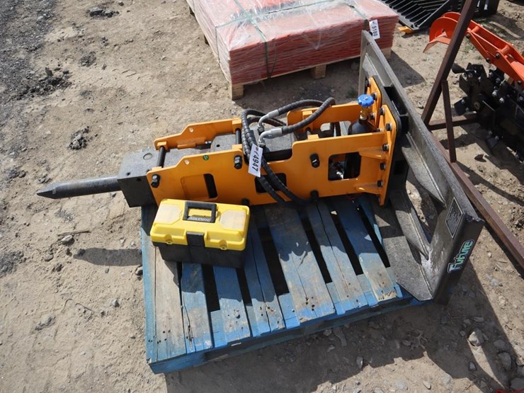 future-skid-steer-breaker-image-4