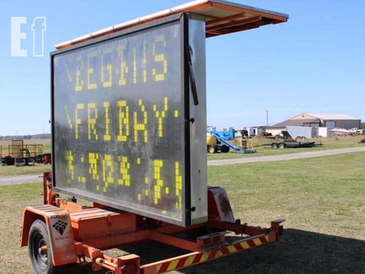 #3201-vms-sign-9-x-6-needs-batteries-on-single-axl-image-2