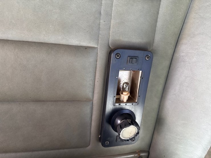 1990-peterbilt-357-image-76