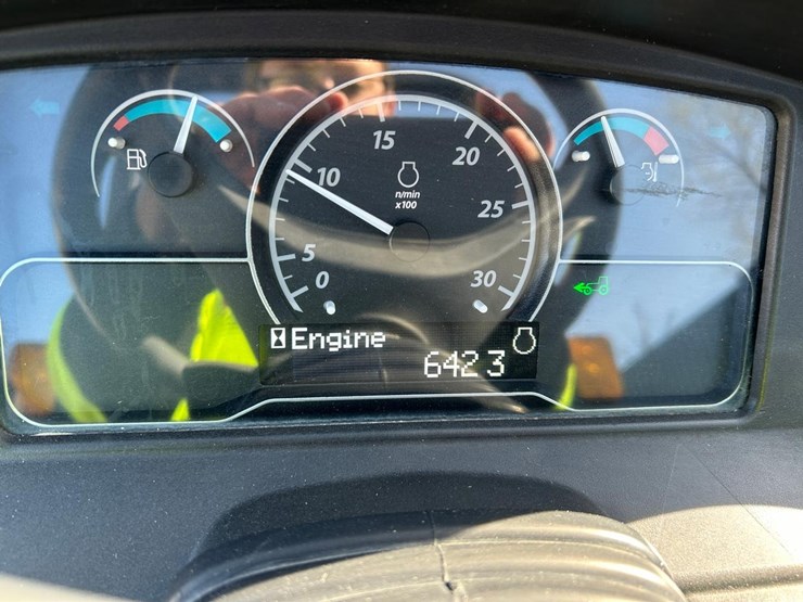 2021-john-deere-2032r-image-27