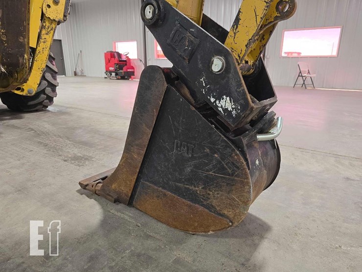 2022-caterpillar-416-image-17