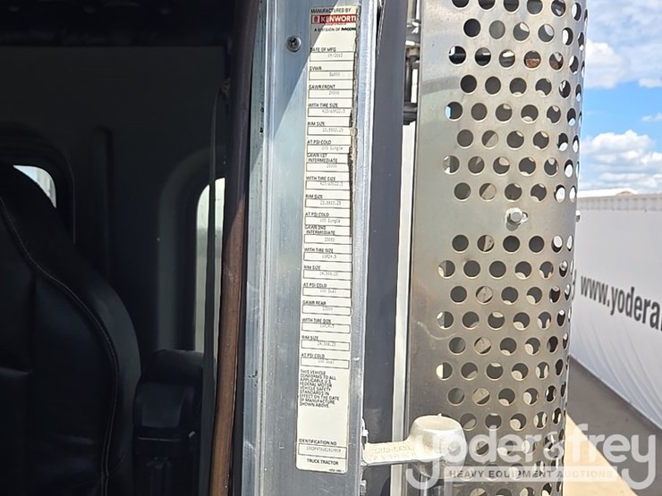 2014-kenworth-t880-image-145