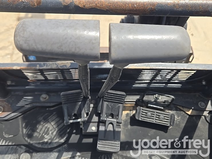 2022-deere-26g-image-65