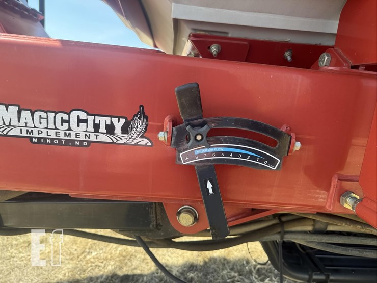 2011-case-ih-3430-image-22