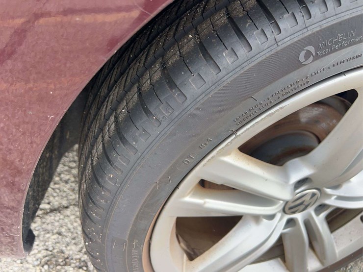 2014-volkswagen-passat-tdi-image-35