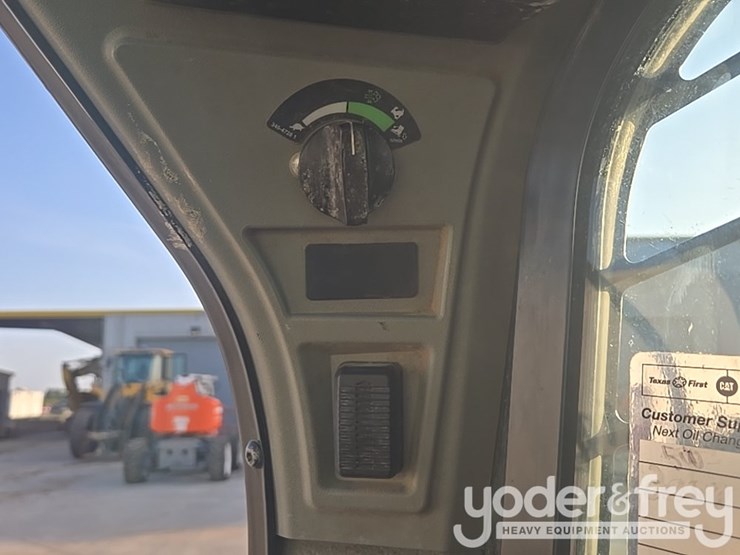2021-caterpillar-289d3-image-94