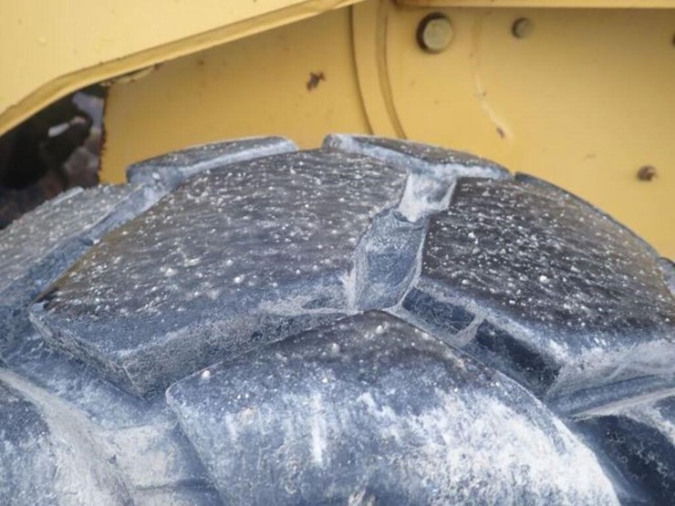 2010-caterpillar-232b-image-58