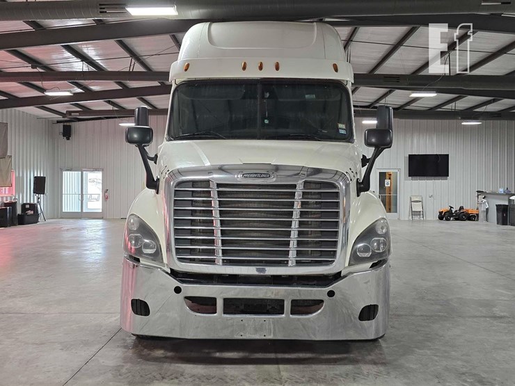2016-freightliner-cascadia-125-image-7