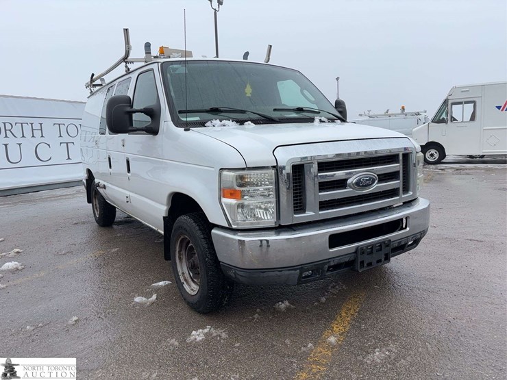 2011-ford-cargo-image-3