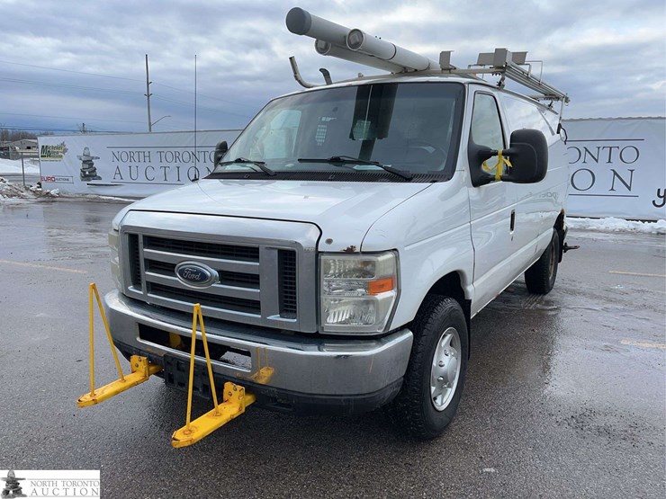 2010-ford-cargo-image-1