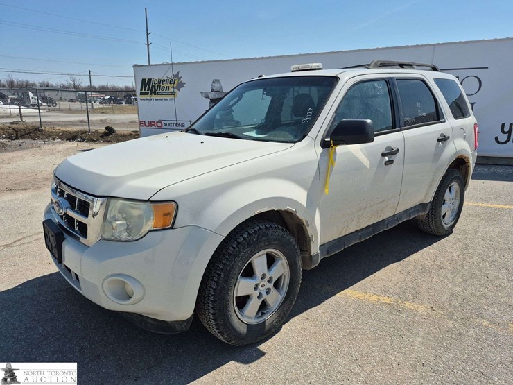 2010-ford-escape-image-1