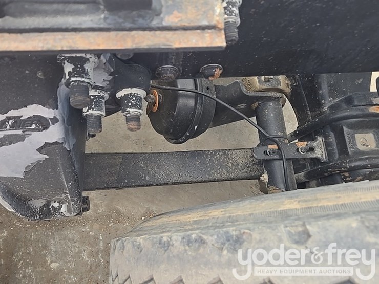 2011-freightliner-cascadia-125-image-25