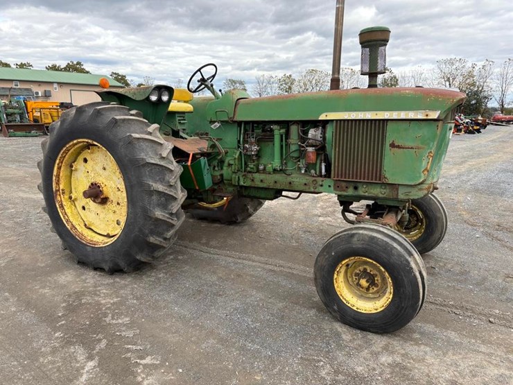 john-deere-4010-image-2