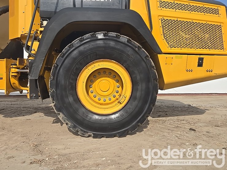 2022-deere-260e-image-17