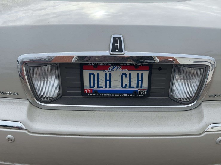 2005-lincoln-town-car-image-30