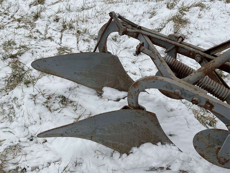 fordson-with-mounted-plow-image-26