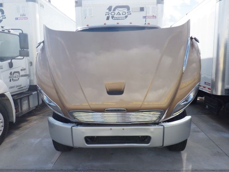 2019-freightliner-m2-106-image-19