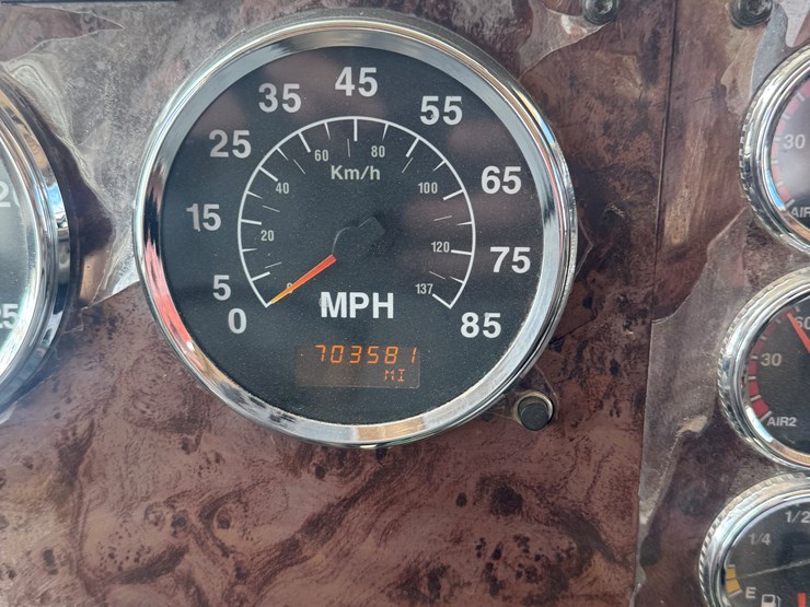 2007-international-9900i-image-7