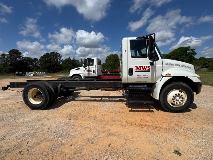 2010-international-4300-image-2