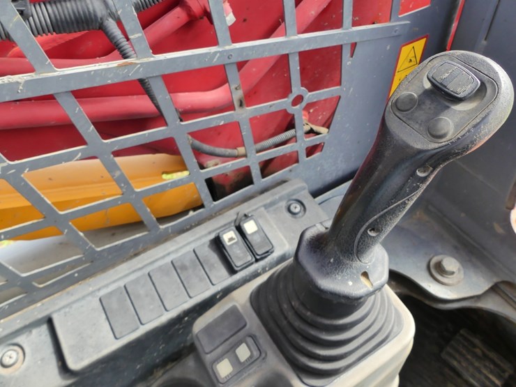 2020-takeuchi-tl8r2-image-13