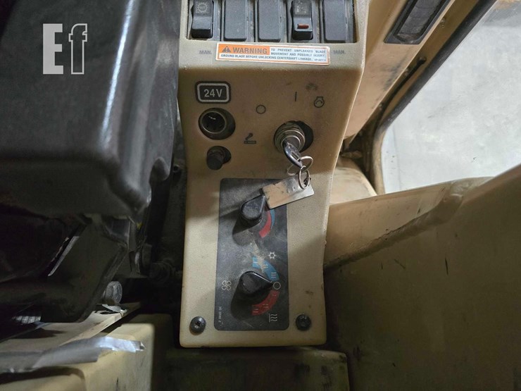 2001-caterpillar-140h-vhp-image-14