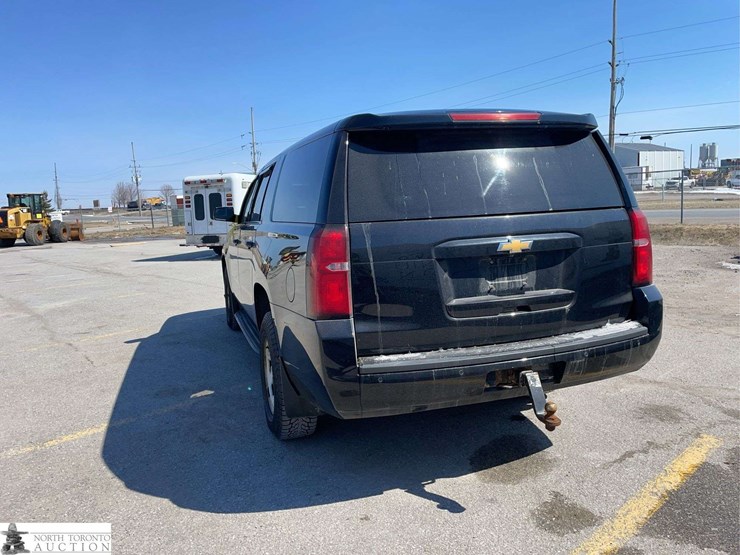 2019-chevrolet-suburban-image-7