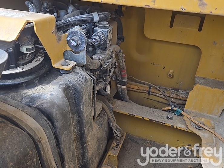 2017-caterpillar-336fl-image-65