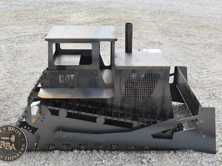 caterpillar-dozer-lawn-ornament-42914-image-3