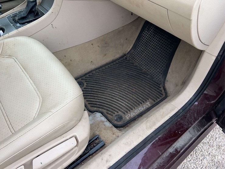 2014-volkswagen-passat-tdi-image-66