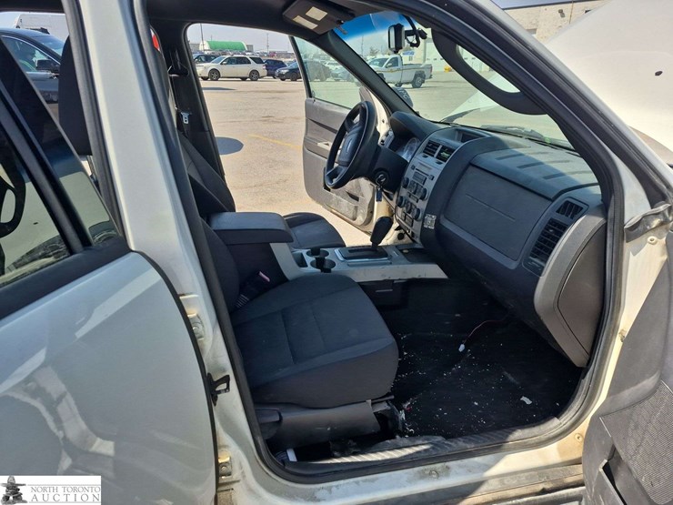 2010-ford-escape-image-33