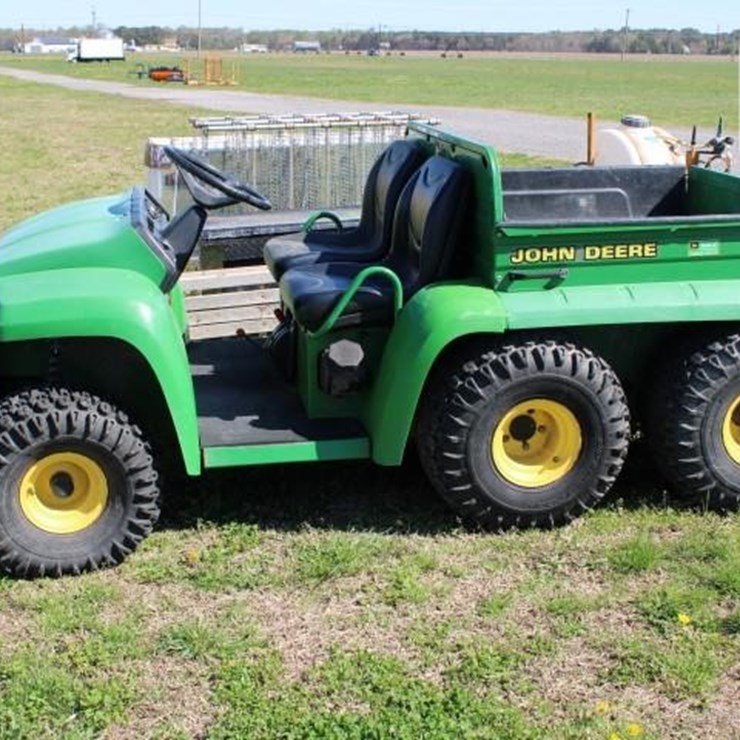 JOHN DEERE GATOR