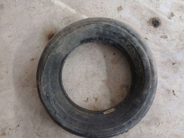 (2)-5.50-16.-(1)-33x5-tires-image-7