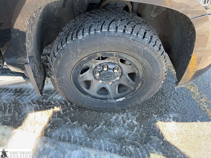 2017-chevrolet-tahoe-image-25