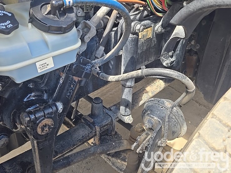 2011-freightliner-cascadia-125-image-46