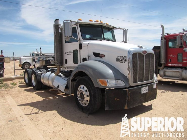 2010-peterbilt-384-image-8