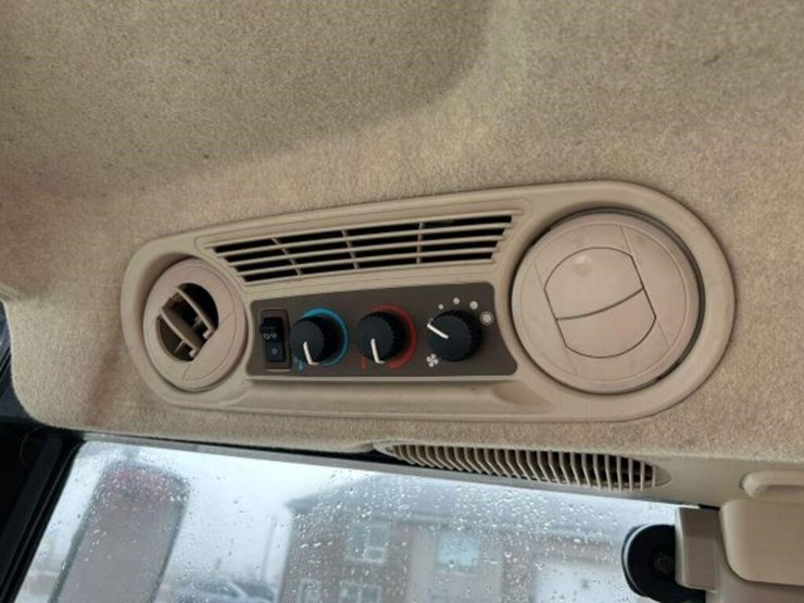 2016-john-deere-5085e-image-28