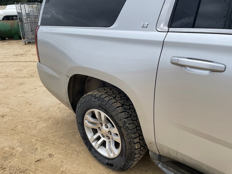 2015-chevrolet-suburban-image-20