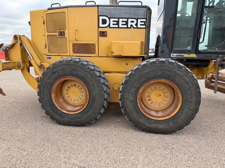 2005-deere-672d-image-4