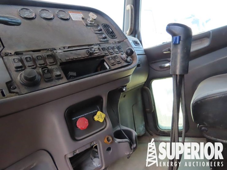 2015-peterbilt-365-image-7