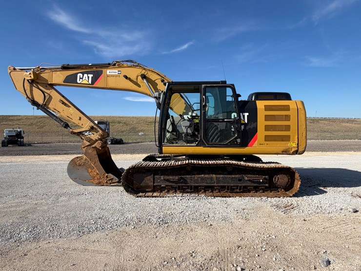 2016-caterpillar-323fl-image-8