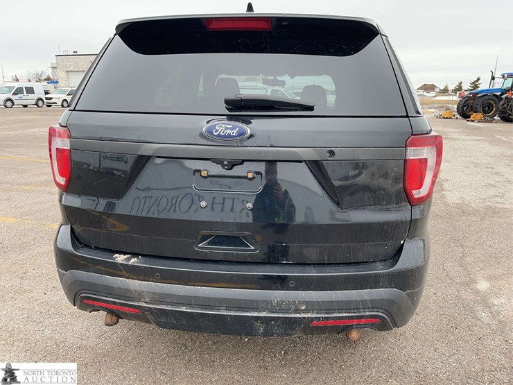 2017-ford-explorer-image-6