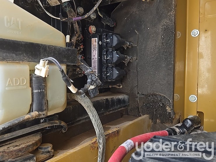 2019-caterpillar-336-image-49