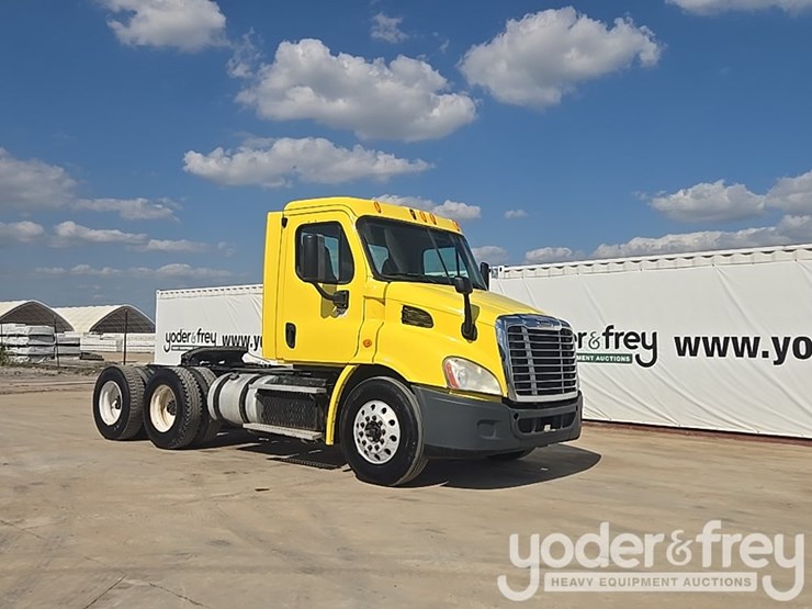 2014-freightliner-cascadia-113-image-7