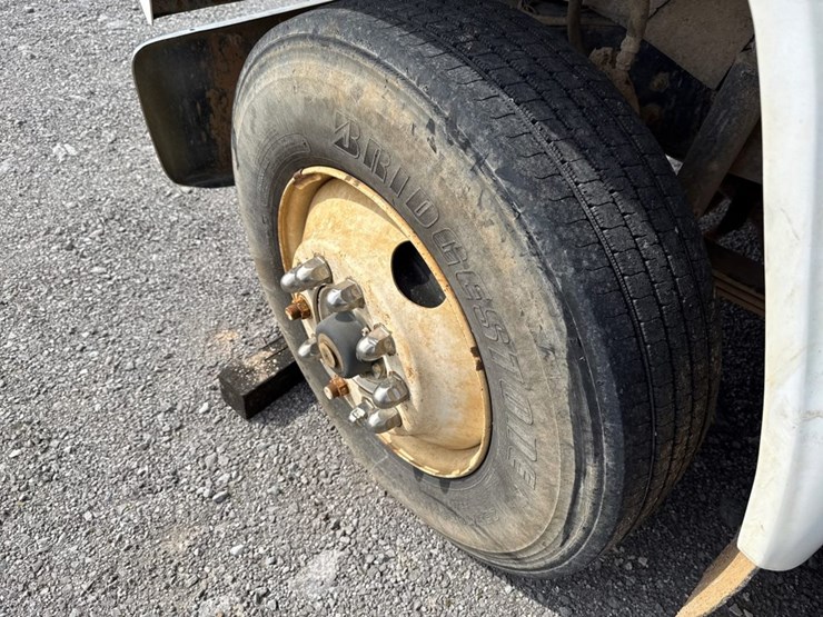 #31721-•-1989-mack-r690t-single-axle-fuel-truck-image-43