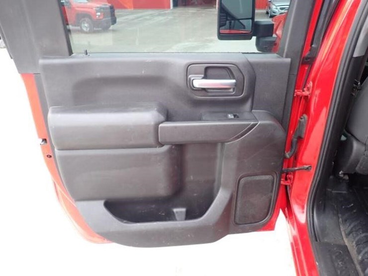 2022-chevrolet-2500hd-image-24